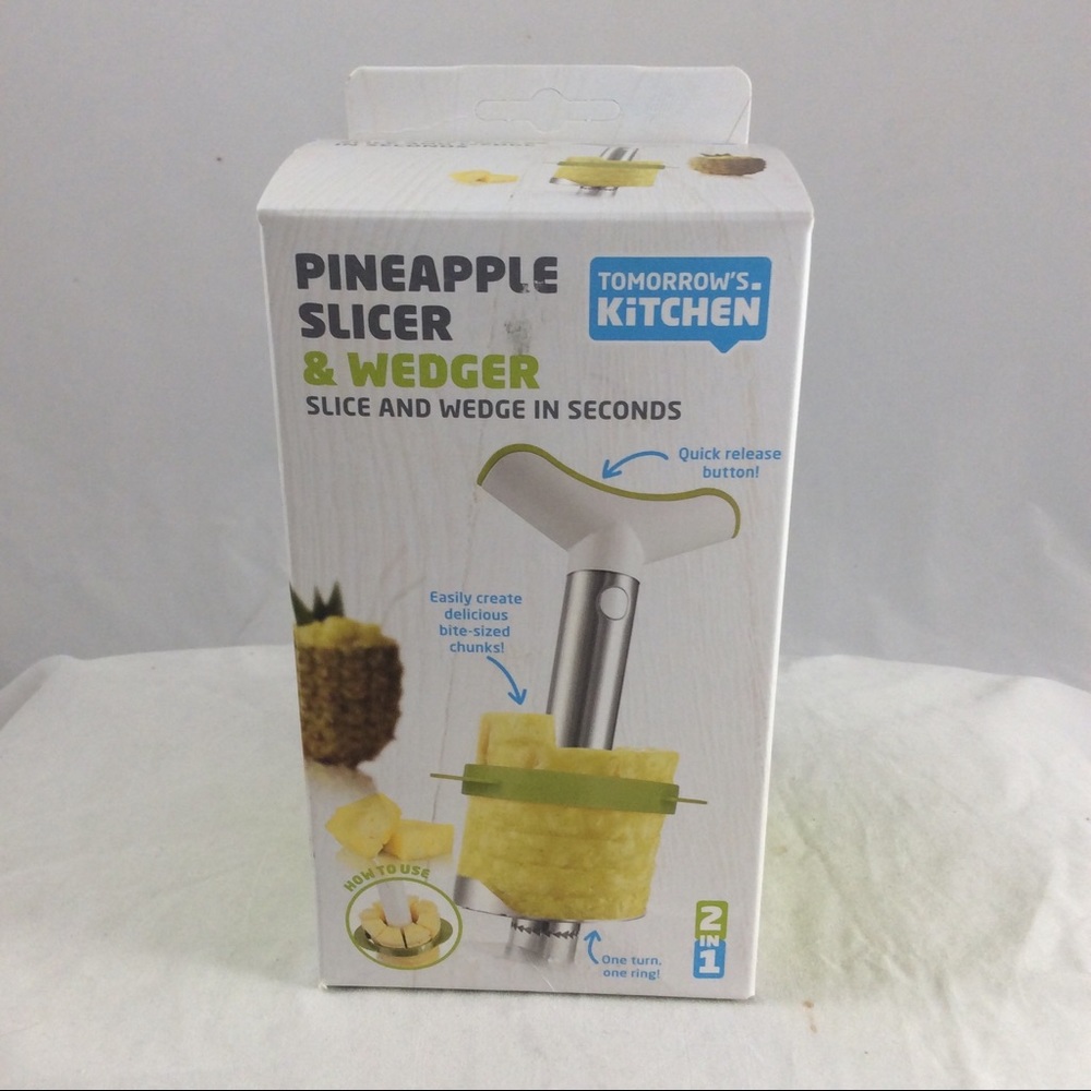 New in Box Kitchen Pineapple Slicer & Wedger Love!